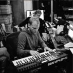 دانلود آهنگ های آویچی Avicii (MP3 اصلی) + پخش آنلاین