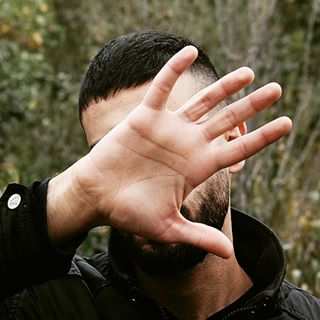 دانلود آهنگ رخ هیشکی کامل نیست