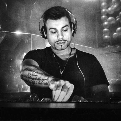 دانلود آهنگ ای لایک تو موو ایت دو نسخه + پخش آنلاین