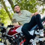 دانلود آهنگ دم غروبا که میشه دلم براش پر میزنه اصلی + ریمیکس ماشینی معروف