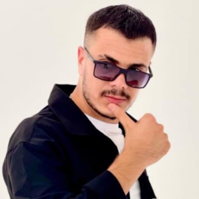 دانلود آهنگ ترکی جانم گولوشلرین حیرانم دانلود آهنگ ترکی جانم گولوشلرین حیرانم