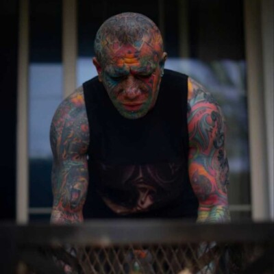 دانلود آهنگ یه صورت اخمالو داره یه سگ پشمالو داره MP3 کیفیت اصلی