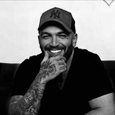 دانلود آهنگ بخند بلندتر حتی از کوه های دورت